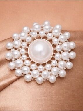 BRIDAL Lustrous Pearl and Silver-Tone Cocktail Evening Brooch